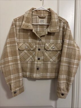 Ashley Outerwear Plaid Cropped Flannel Shacket - Tan & Cream